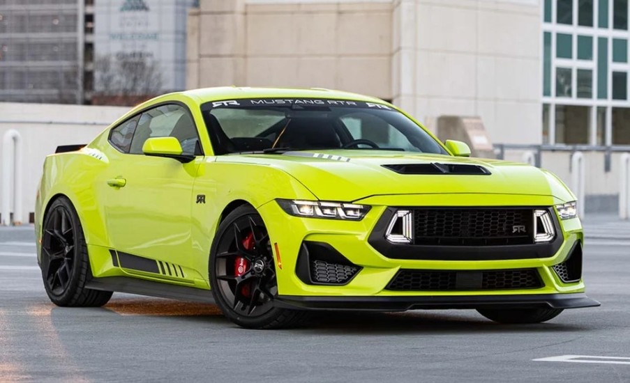 Ford RTR Mustang Spec-3 2025 Geel - 1:18